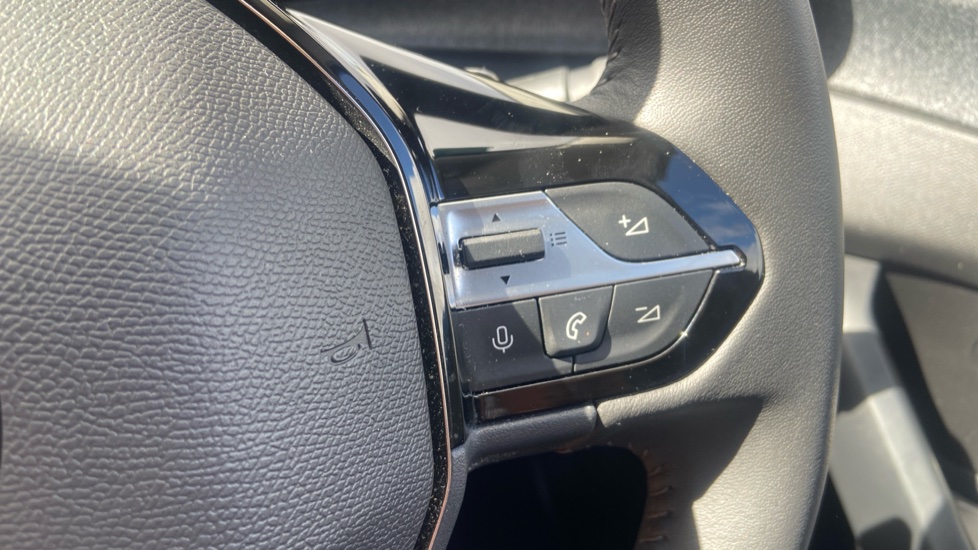 Peugeot 308 1.2 PureTech Allure Premium 5dr EAT8 Petrol Hatchback - Image 39