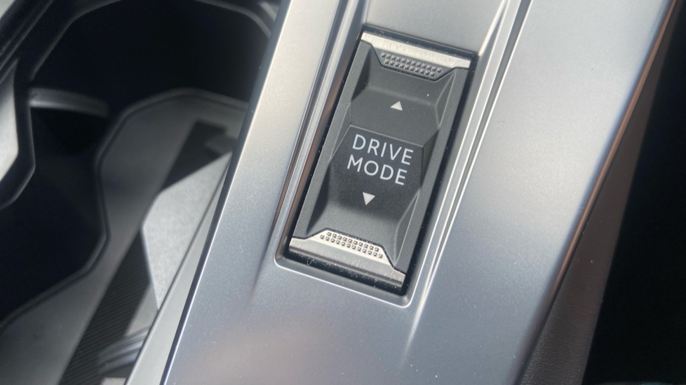 Peugeot 308 1.2 PureTech Allure Premium 5dr EAT8 Petrol Hatchback - Image 43