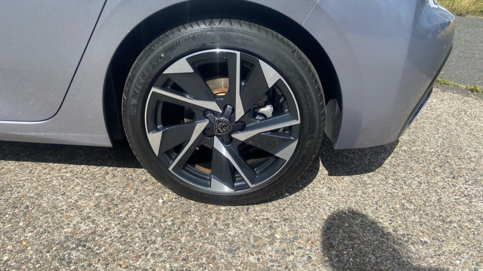 Peugeot 308 1.2 PureTech Allure Premium 5dr EAT8 Petrol Hatchback - Image 49