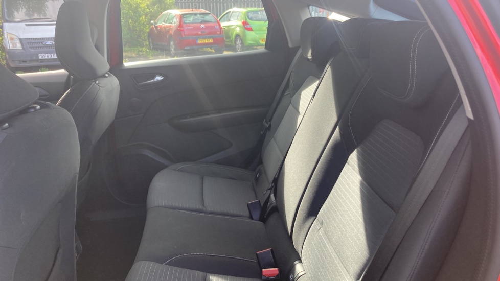 Renault Arkana 1.3 TCe Mild Hybrid 140 Iconic 5dr EDC Petrol Estate - Image 16
