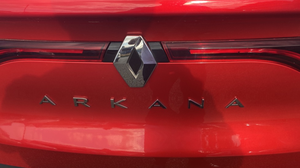 Renault Arkana 1.3 TCe Mild Hybrid 140 Iconic 5dr EDC Petrol Estate - Image 23