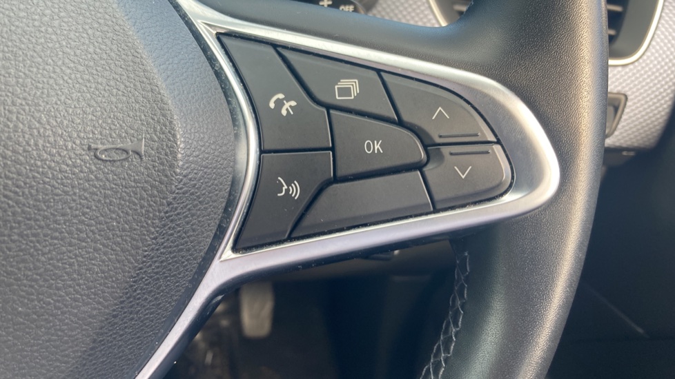 Renault Arkana 1.3 TCe Mild Hybrid 140 Iconic 5dr EDC Petrol Estate - Image 35