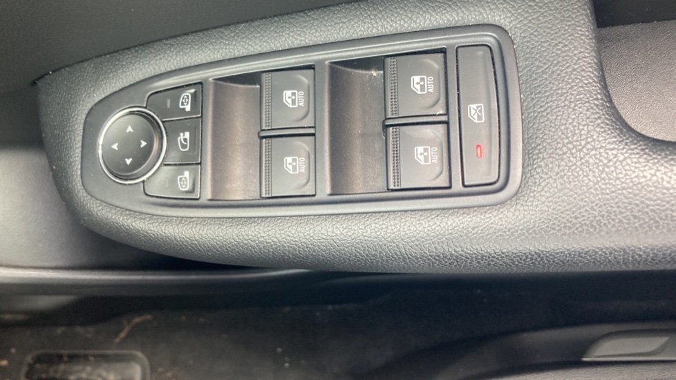 Renault Arkana 1.3 TCe Mild Hybrid 140 Iconic 5dr EDC Petrol Estate - Image 41