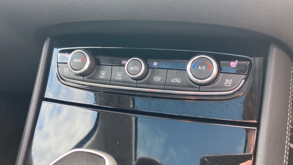 Vauxhall Grandland X 1.2 Turbo Elite Nav 5dr Auto [8 Speed] Petrol Hatchback - Image 39
