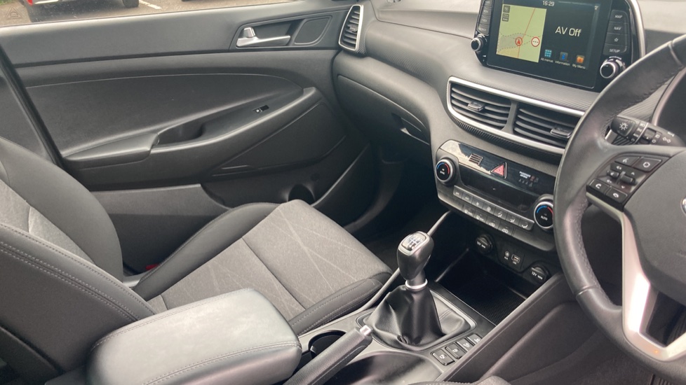 Hyundai TUCSON 1.6 GDi SE Nav 5dr 2WD Petrol Estate - Image 14