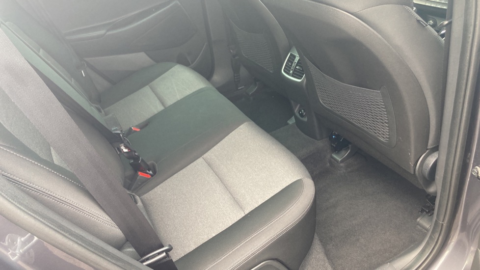 Hyundai TUCSON 1.6 GDi SE Nav 5dr 2WD Petrol Estate - Image 16