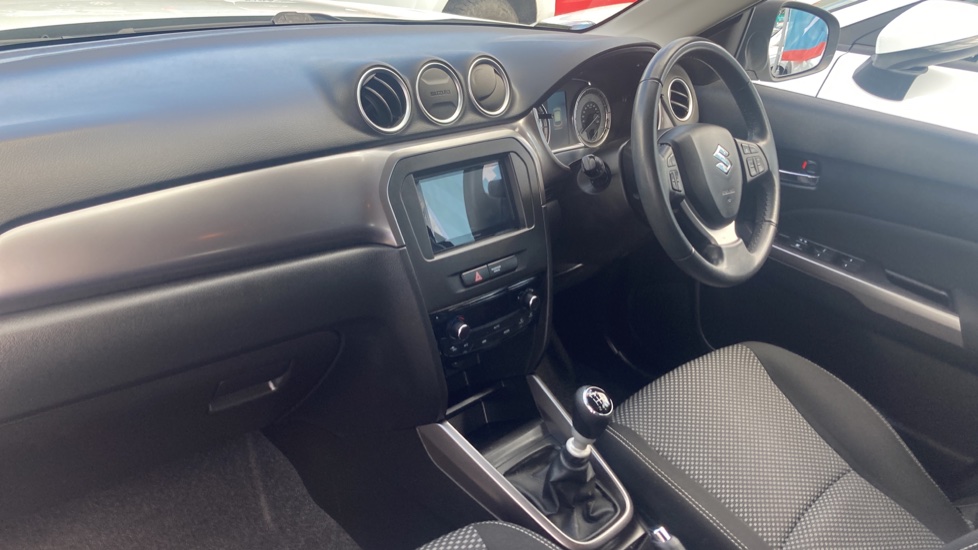 Suzuki Vitara 1.4 Boosterjet 48V Hybrid SZ-T 5dr Petrol Estate - Image 9