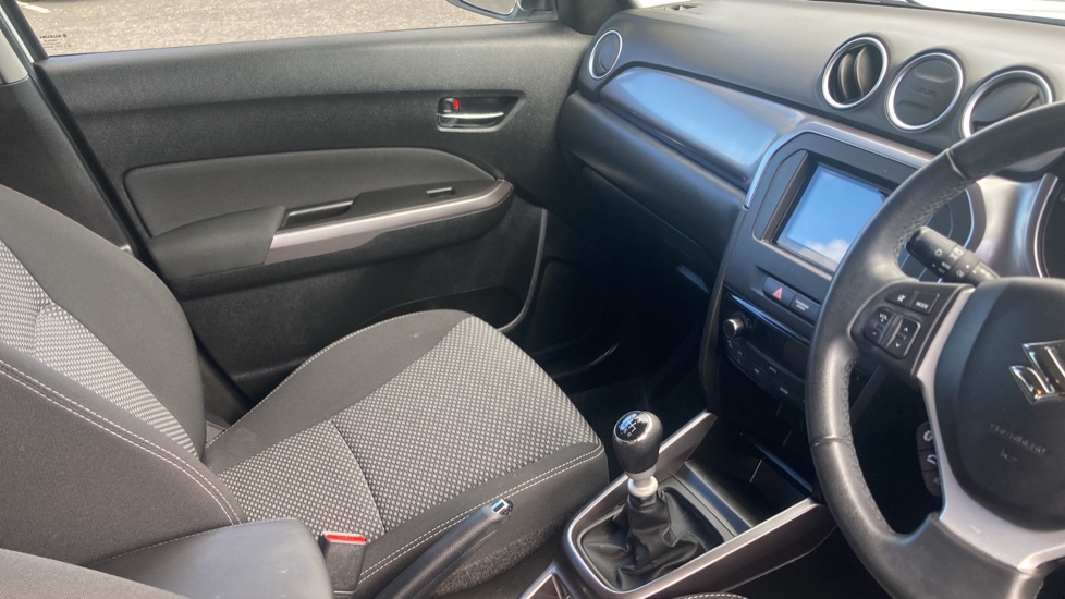 Suzuki Vitara 1.4 Boosterjet 48V Hybrid SZ-T 5dr Petrol Estate - Image 14