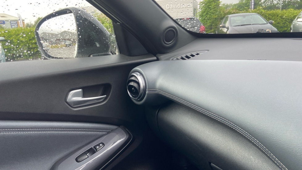 Nissan Juke 1.0 DiG-T 114 N-Connecta 5dr Petrol Hatchback - Image 19