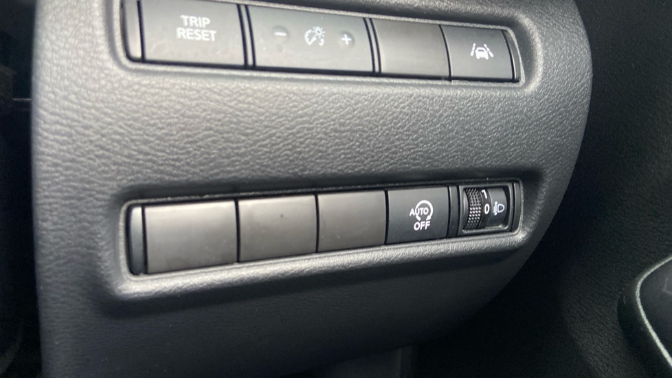 Nissan Juke 1.0 DiG-T 114 N-Connecta 5dr Petrol Hatchback - Image 25