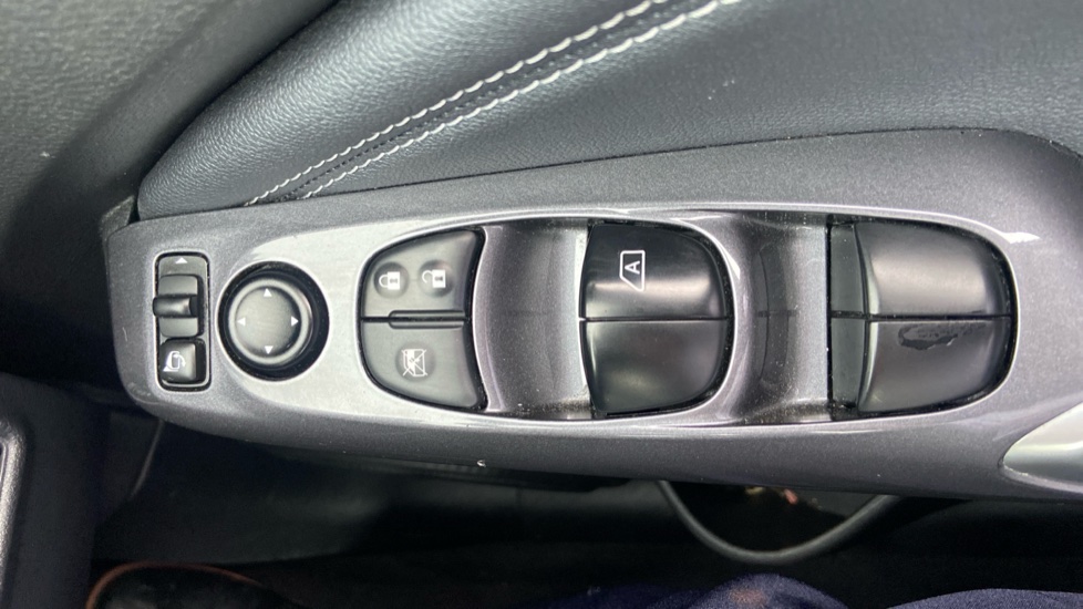 Nissan Juke 1.0 DiG-T 114 N-Connecta 5dr Petrol Hatchback - Image 26