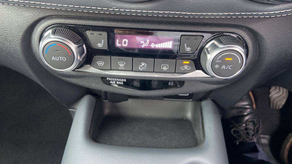 Nissan Juke 1.0 DiG-T 114 N-Connecta 5dr Petrol Hatchback - Image 32