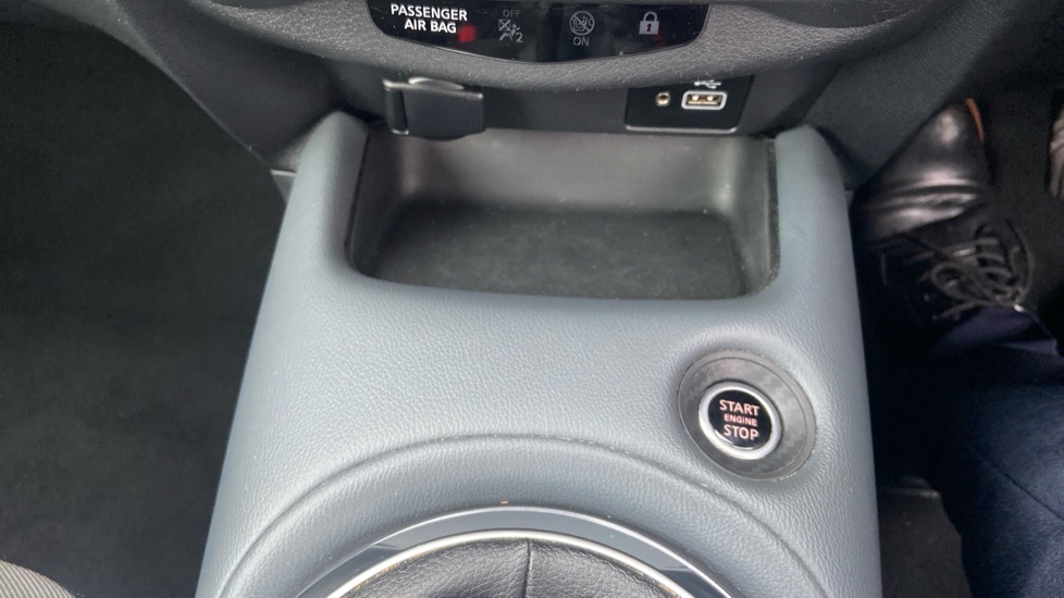 Nissan Juke 1.0 DiG-T 114 N-Connecta 5dr Petrol Hatchback - Image 33