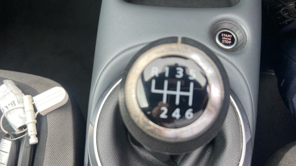 Nissan Juke 1.0 DiG-T 114 N-Connecta 5dr Petrol Hatchback - Image 34