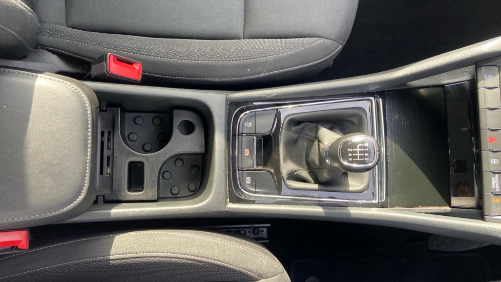 Skoda Karoq 1.0 TSI SE Drive 5dr Petrol Estate - Image 19