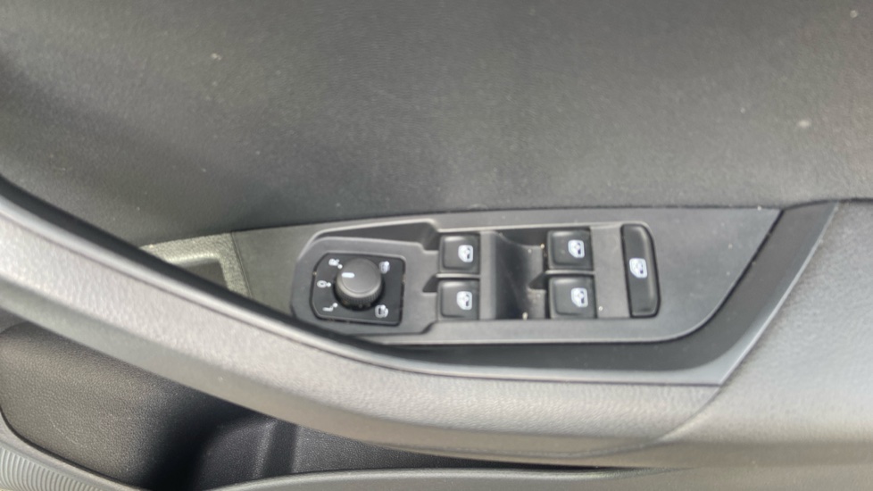 Skoda Karoq 1.0 TSI SE Drive 5dr Petrol Estate - Image 26