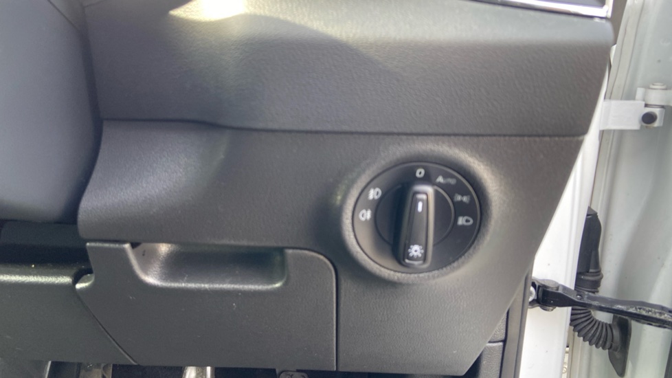 Skoda Karoq 1.0 TSI SE Drive 5dr Petrol Estate - Image 27