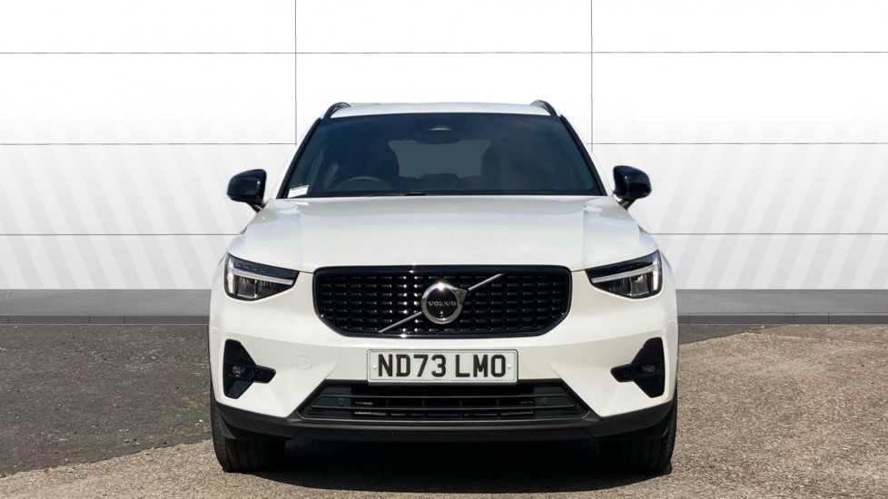 Volvo XC40 2.0 B3P Plus Dark 5dr Auto Petrol Estate - Image 3