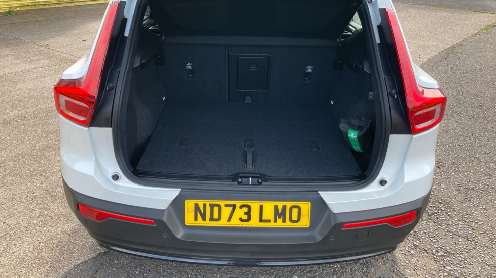 Volvo XC40 2.0 B3P Plus Dark 5dr Auto Petrol Estate - Image 4