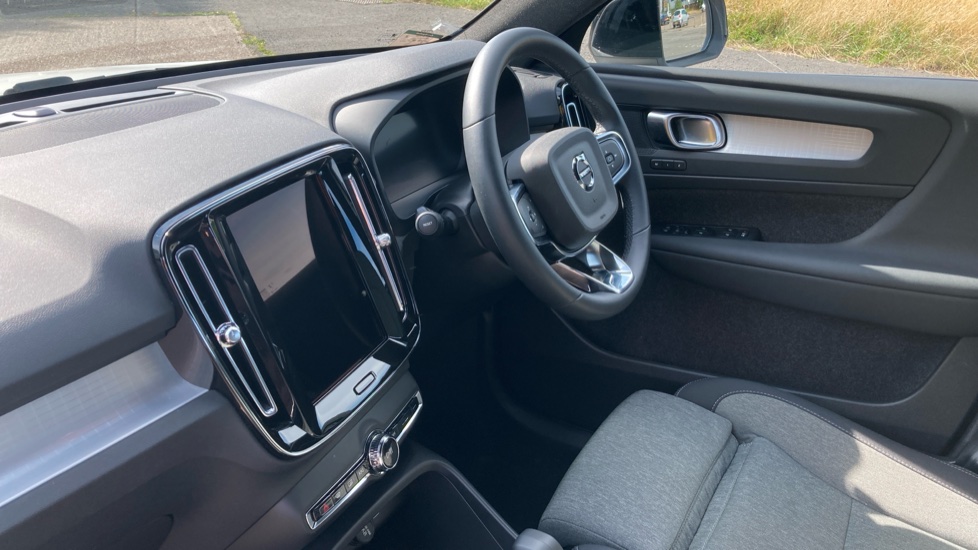 Volvo XC40 2.0 B3P Plus Dark 5dr Auto Petrol Estate - Image 9
