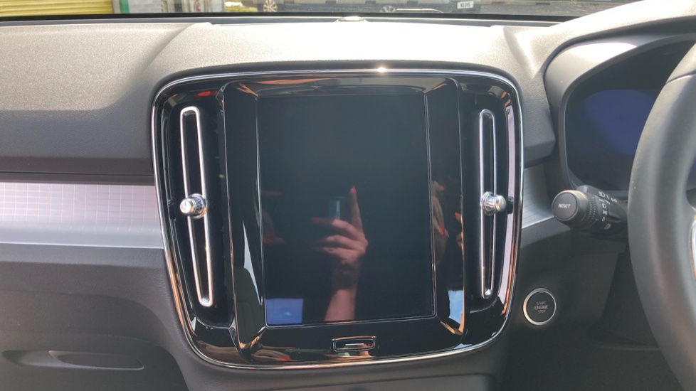 Volvo XC40 2.0 B3P Plus Dark 5dr Auto Petrol Estate - Image 12