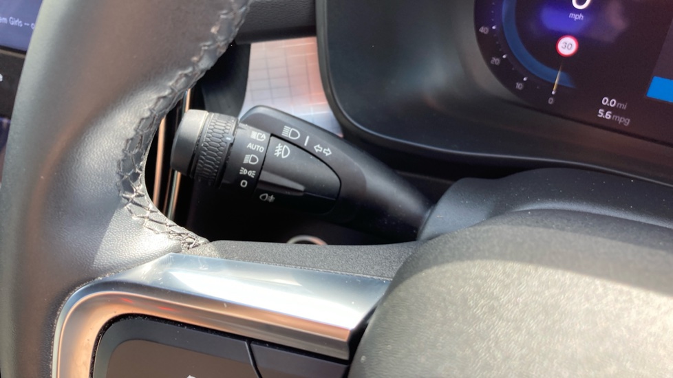 Volvo XC40 2.0 B3P Plus Dark 5dr Auto Petrol Estate - Image 27