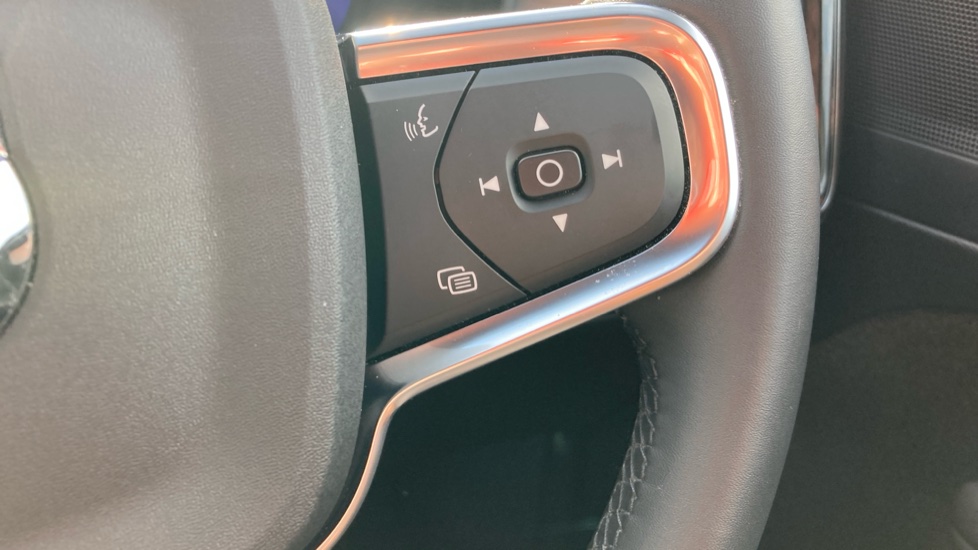 Volvo XC40 2.0 B3P Plus Dark 5dr Auto Petrol Estate - Image 28
