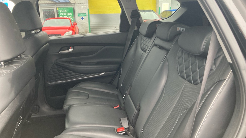 Hyundai SANTA FE 1.6 TGDi Plug-in Hybrid Ultimate 5dr 4WD Auto Estate - Image 16