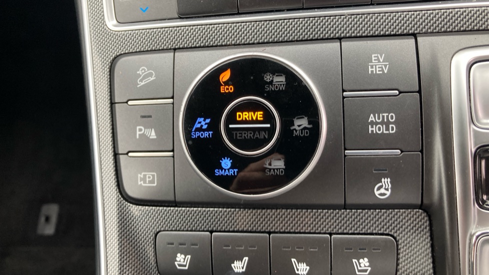 Hyundai SANTA FE 1.6 TGDi Plug-in Hybrid Ultimate 5dr 4WD Auto Estate - Image 23