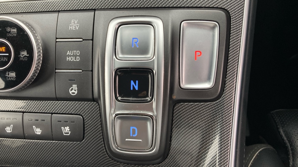 Hyundai SANTA FE 1.6 TGDi Plug-in Hybrid Ultimate 5dr 4WD Auto Estate - Image 24