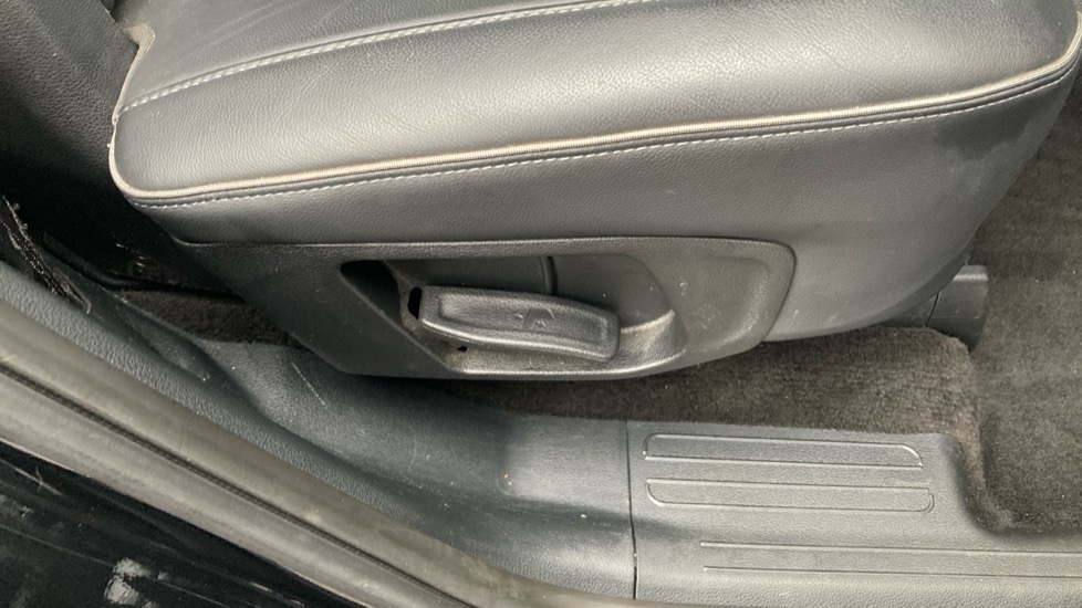Hyundai SANTA FE 1.6 TGDi Plug-in Hybrid Ultimate 5dr 4WD Auto Estate - Image 40