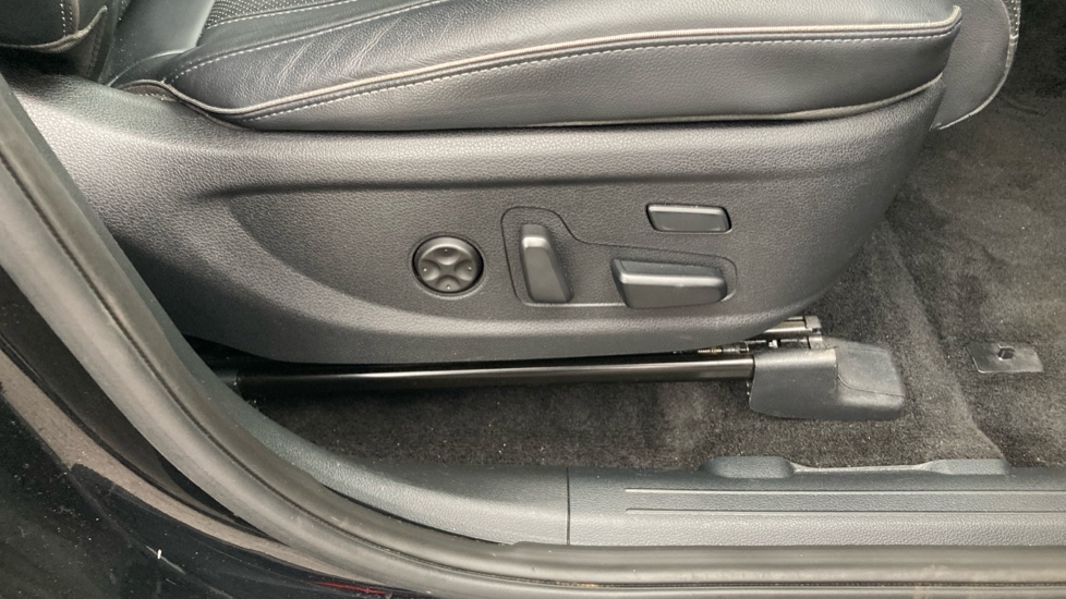 Hyundai SANTA FE 1.6 TGDi Plug-in Hybrid Ultimate 5dr 4WD Auto Estate - Image 41