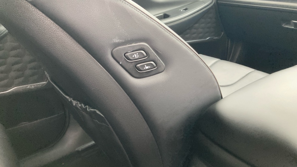 Hyundai SANTA FE 1.6 TGDi Plug-in Hybrid Ultimate 5dr 4WD Auto Estate - Image 43