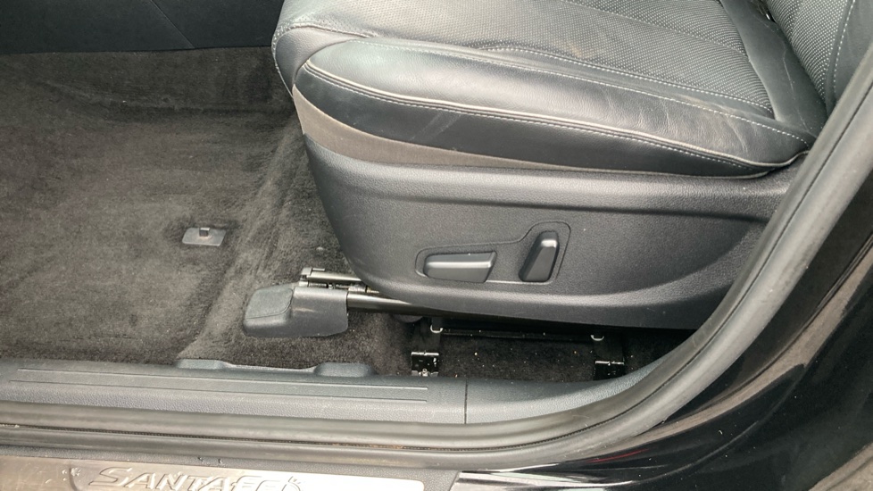 Hyundai SANTA FE 1.6 TGDi Plug-in Hybrid Ultimate 5dr 4WD Auto Estate - Image 53
