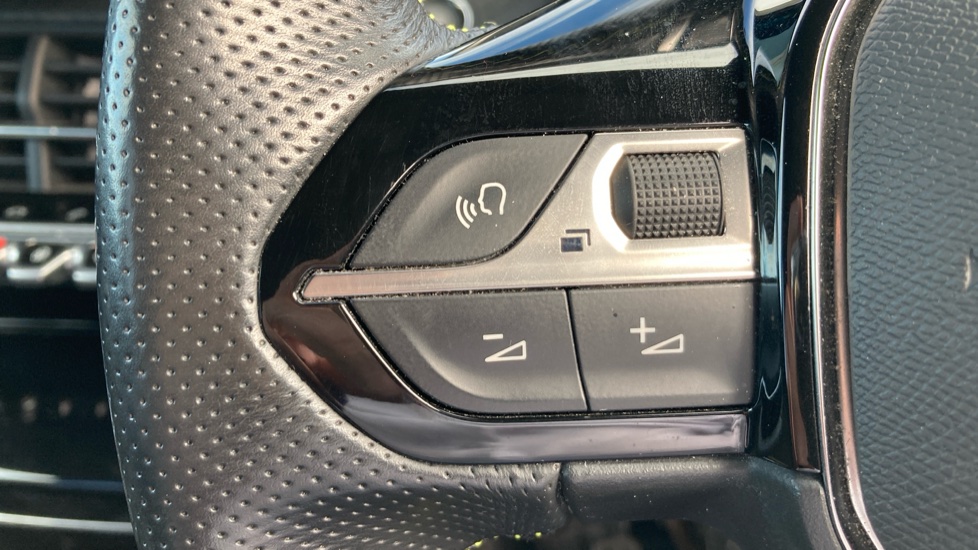 Peugeot 2008 100kW GT 50kWh 5dr Auto Electric Estate - Image 21