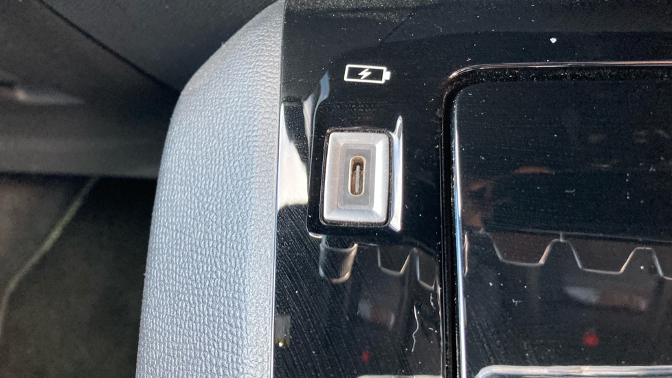 Peugeot 2008 100kW GT 50kWh 5dr Auto Electric Estate - Image 31