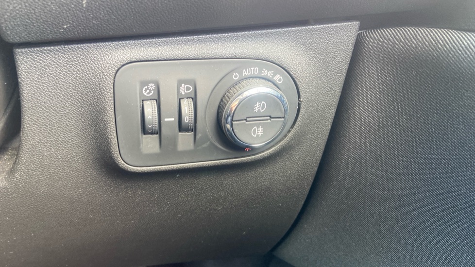 Vauxhall Corsa 1.4 [75] Griffin 5dr Petrol Hatchback - Image 25