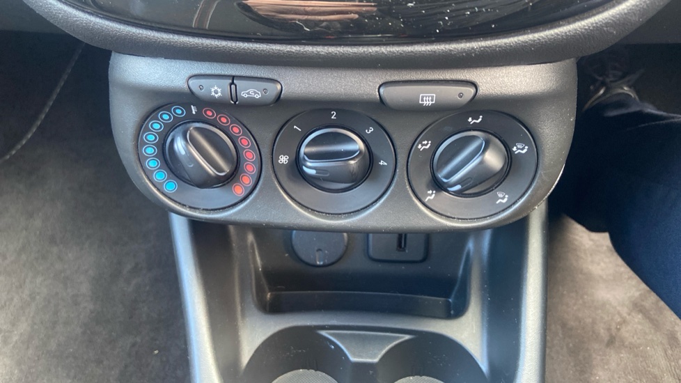 Vauxhall Corsa 1.4 [75] Griffin 5dr Petrol Hatchback - Image 33