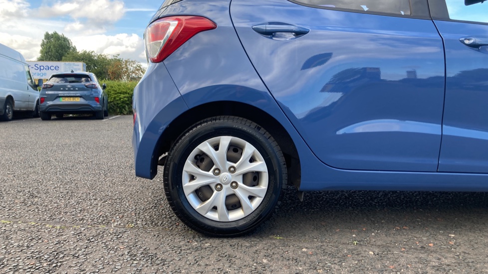 Hyundai i10 1.0 SE 5dr Petrol Hatchback - Image 7