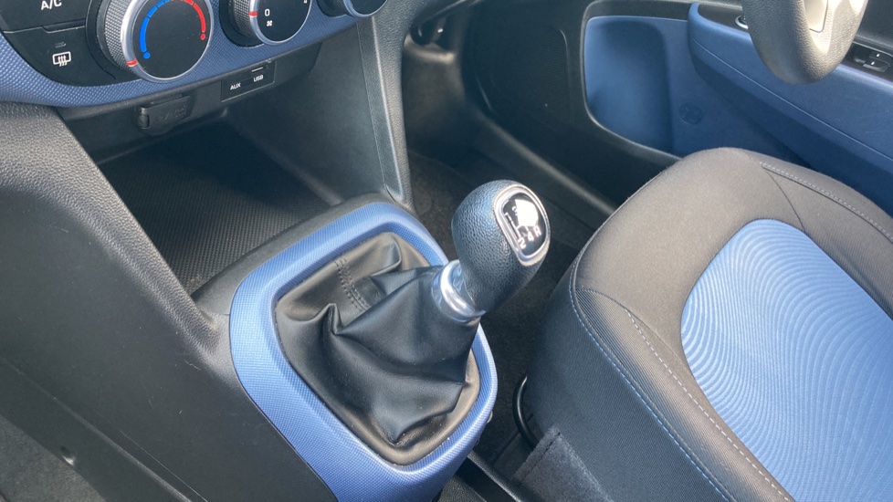 Hyundai i10 1.0 SE 5dr Petrol Hatchback - Image 13