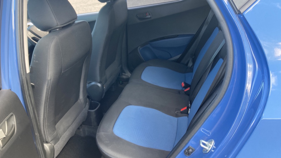 Hyundai i10 1.0 SE 5dr Petrol Hatchback - Image 16