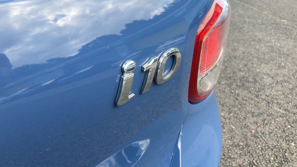 Hyundai i10 1.0 SE 5dr Petrol Hatchback - Image 26