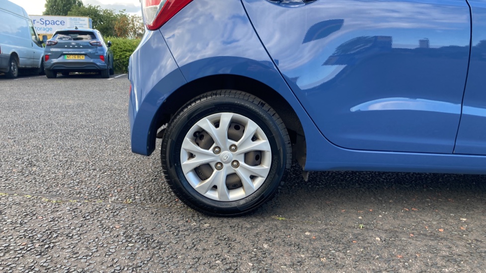 Hyundai i10 1.0 SE 5dr Petrol Hatchback - Image 27