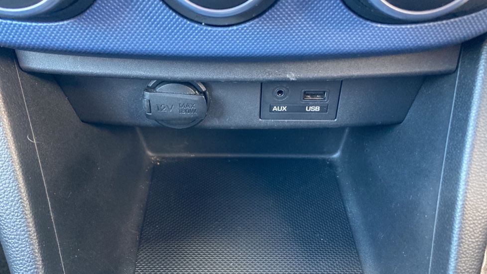 Hyundai i10 1.0 SE 5dr Petrol Hatchback - Image 35