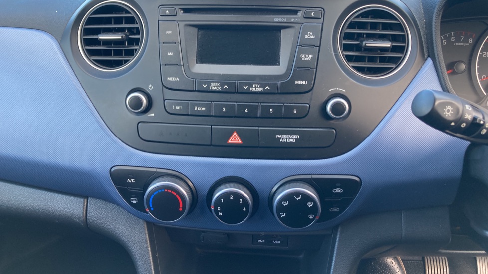 Hyundai i10 1.0 SE 5dr Petrol Hatchback - Image 36