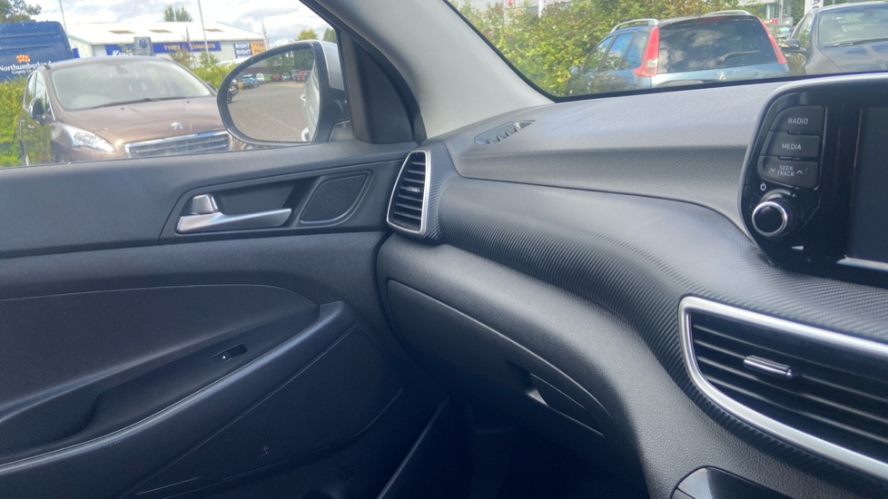 Hyundai TUCSON 1.6 GDi S Connect 5dr 2WD Petrol Estate - Image 19