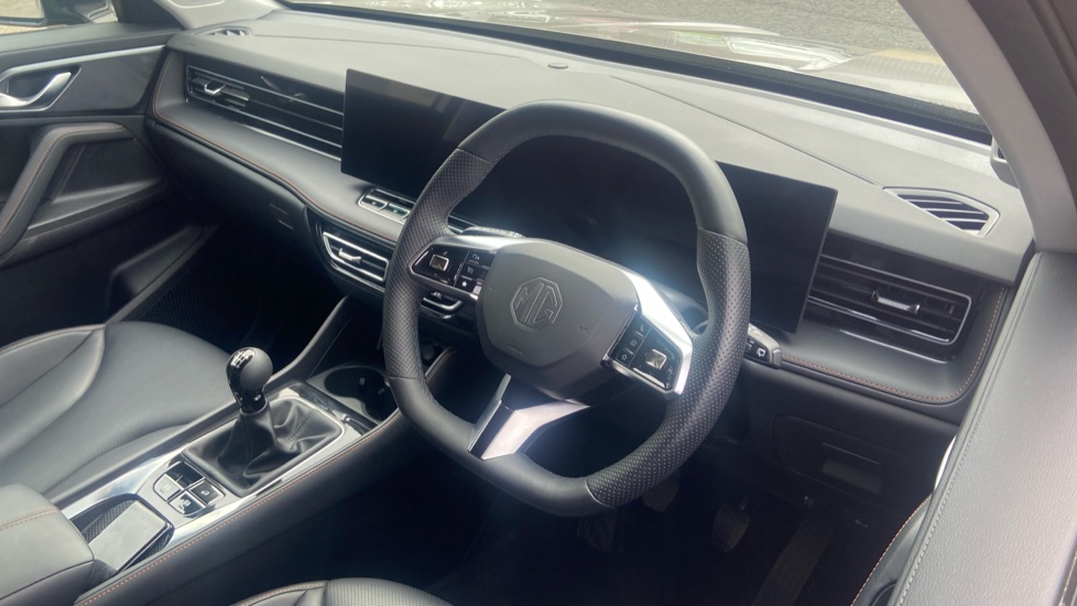 MG HS 1.5 T-GDI Trophy 5dr Petrol Hatchback - Image 11