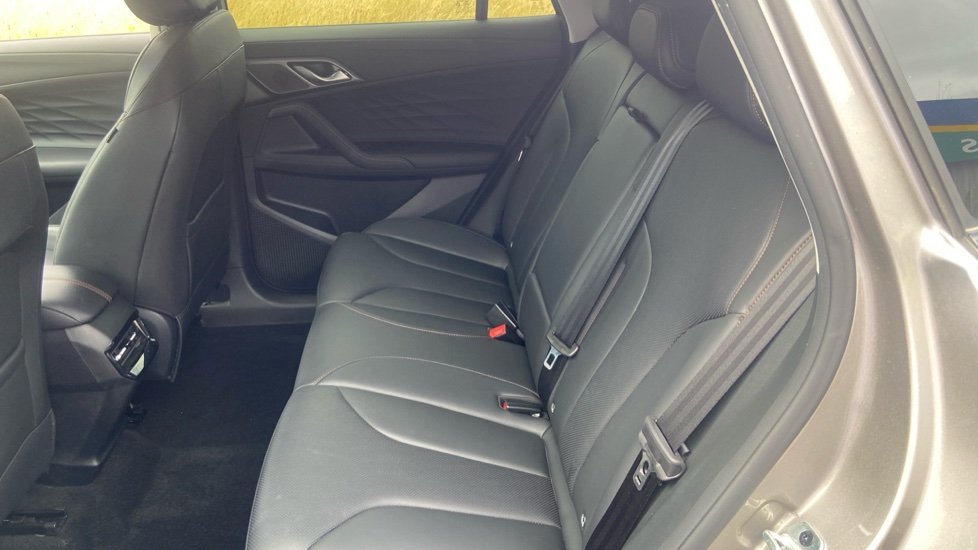 MG HS 1.5 T-GDI Trophy 5dr Petrol Hatchback - Image 16