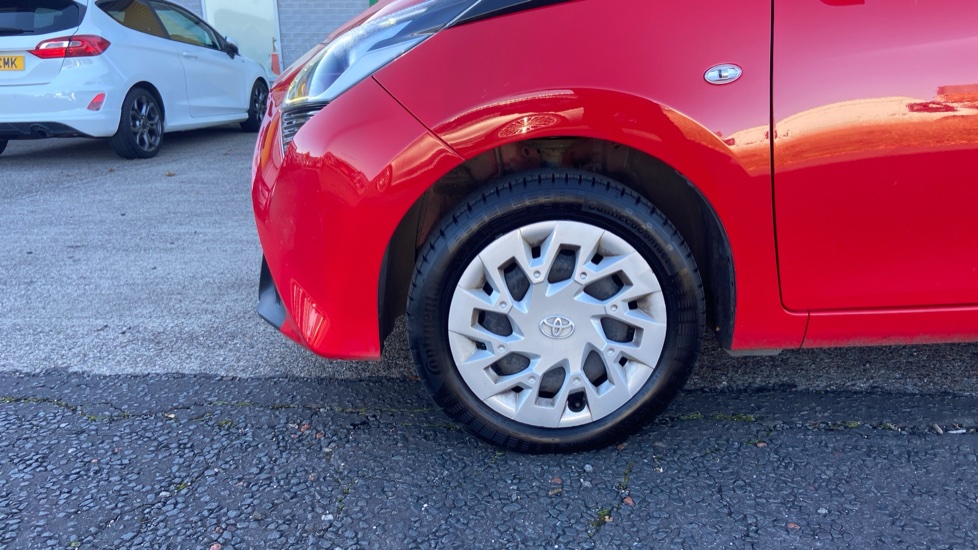 Toyota Aygo 1.0 VVT-i X-Play TSS 5dr Petrol Hatchback - Image 21