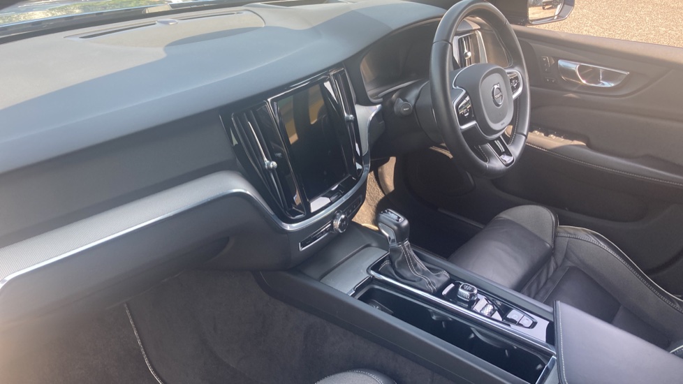 Volvo V60 2.0 T4 [190] R DESIGN Plus 5dr Auto Petrol Estate - Image 9